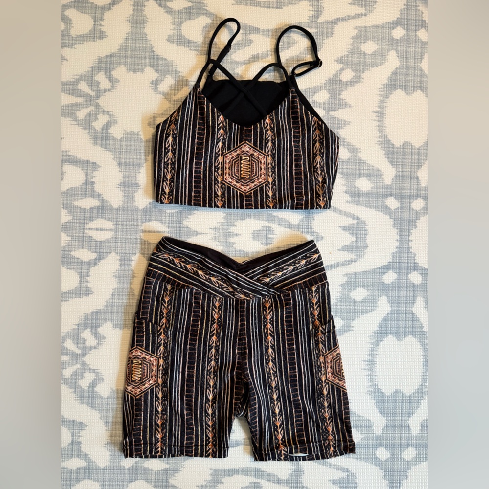 Wolven Midnight Black and Sunburst Yellow Leggings